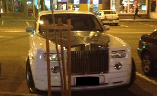 Ce numar are aceasta masina de lux inmatriculata in Marea Britanie. A fost fotografiata in Baia Mare