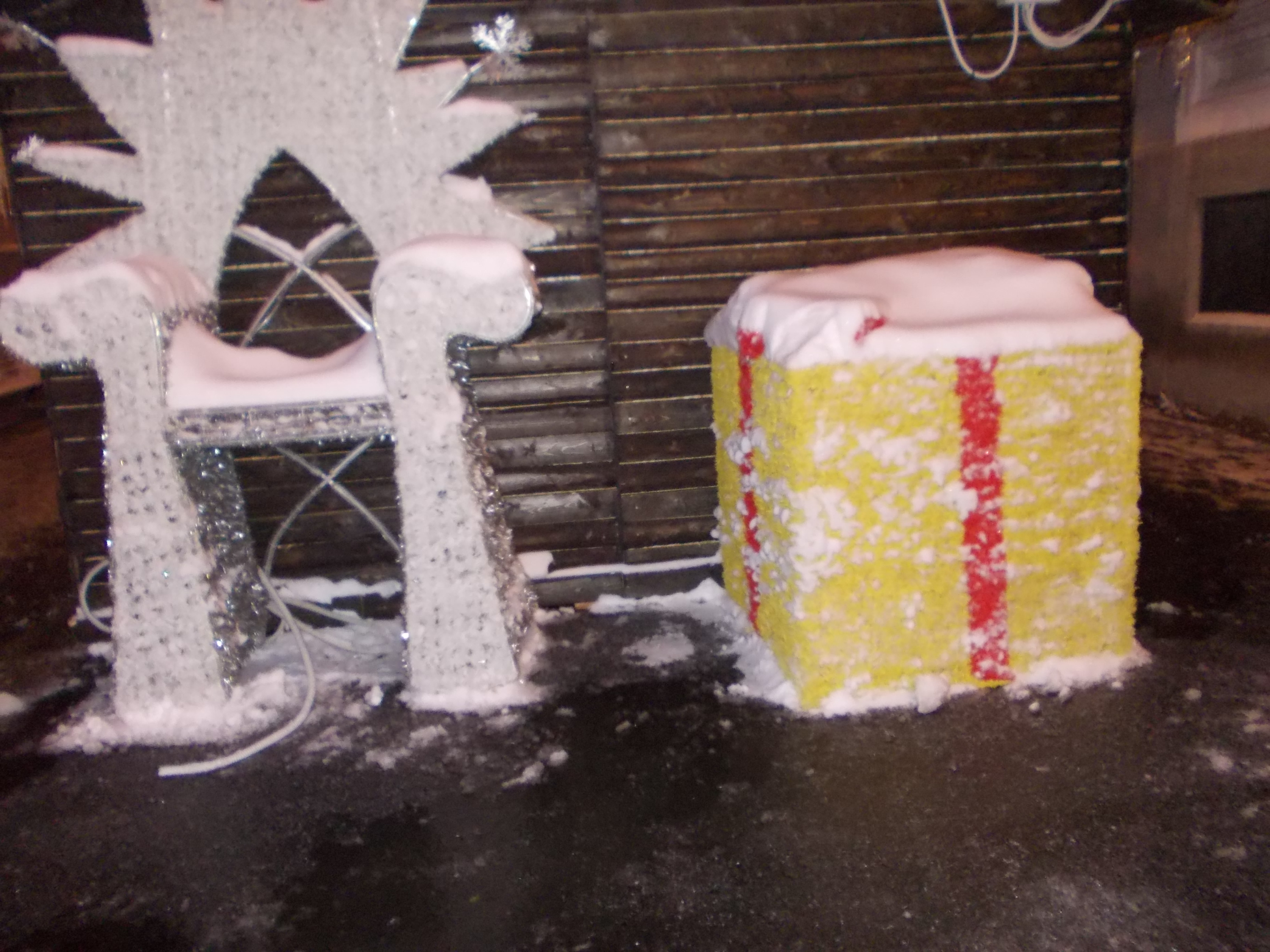 Mos Craciun asteapta scrisorile copiilor cuminti. Vezi unde ii poti lasa un mesaj Mosului