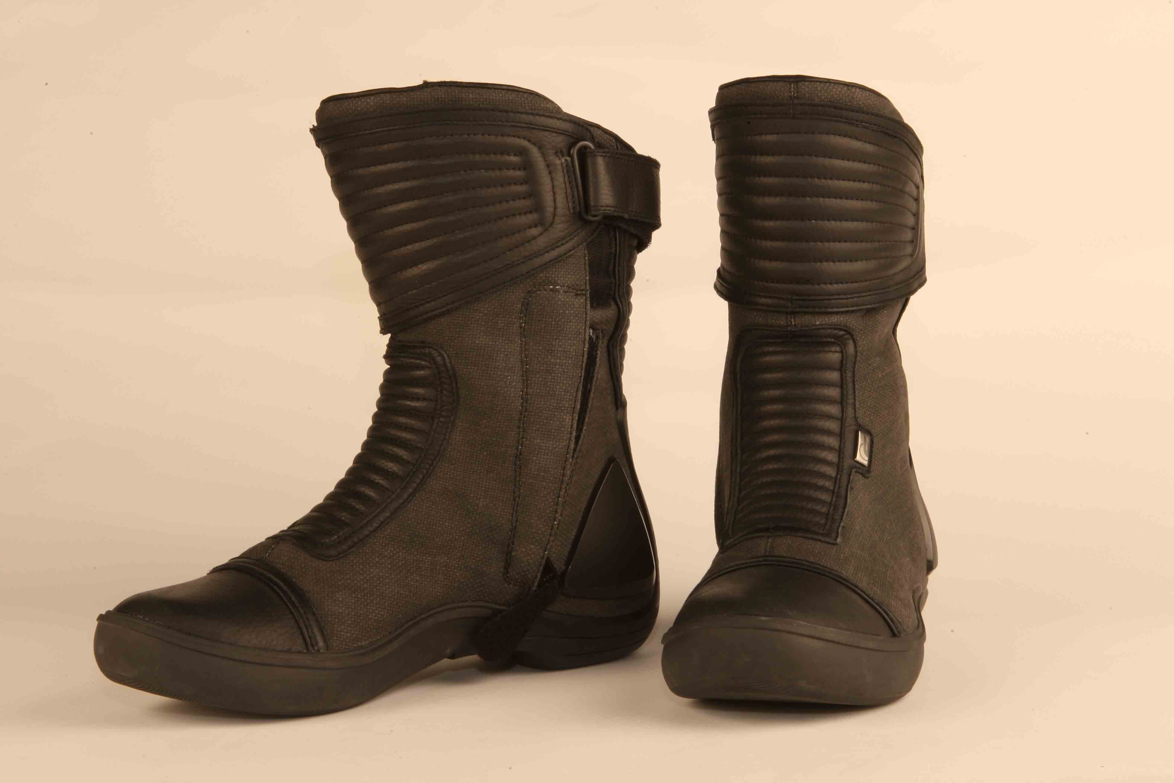 Bocancii si gecile incalzite, "armele" de ultima generatie ale romanilor impotriva gerului