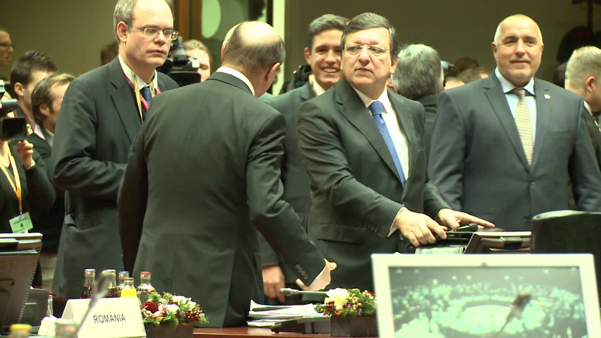 Imagini de la Bruxelles. Traian Basescu discuta cu liderii UE, la Summitul PPE si Consiliul European