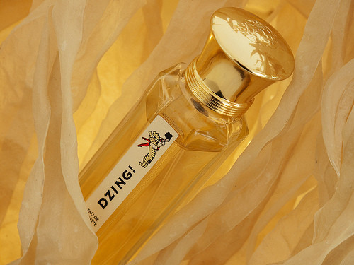 TOP 10 cele mai bizare parfumuri: mirosurile de balega sau de "IPad proaspat desigilat" sunt la mare cautare: