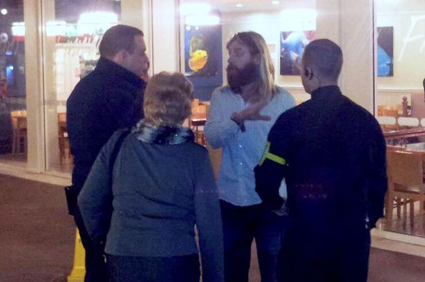 A fost dat afara de la o competitie televizata pentru ca seamana cu Iisus. VIDEO