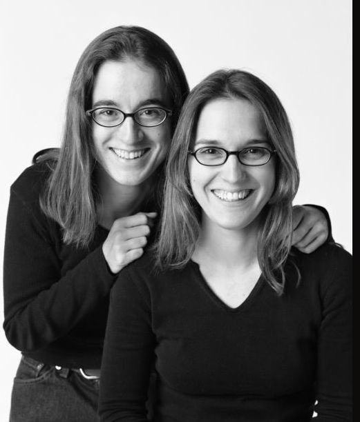 "Fiecare dintre noi are o dublura". Portrete cu oameni care seamana aproape perfect, fara a fi rude