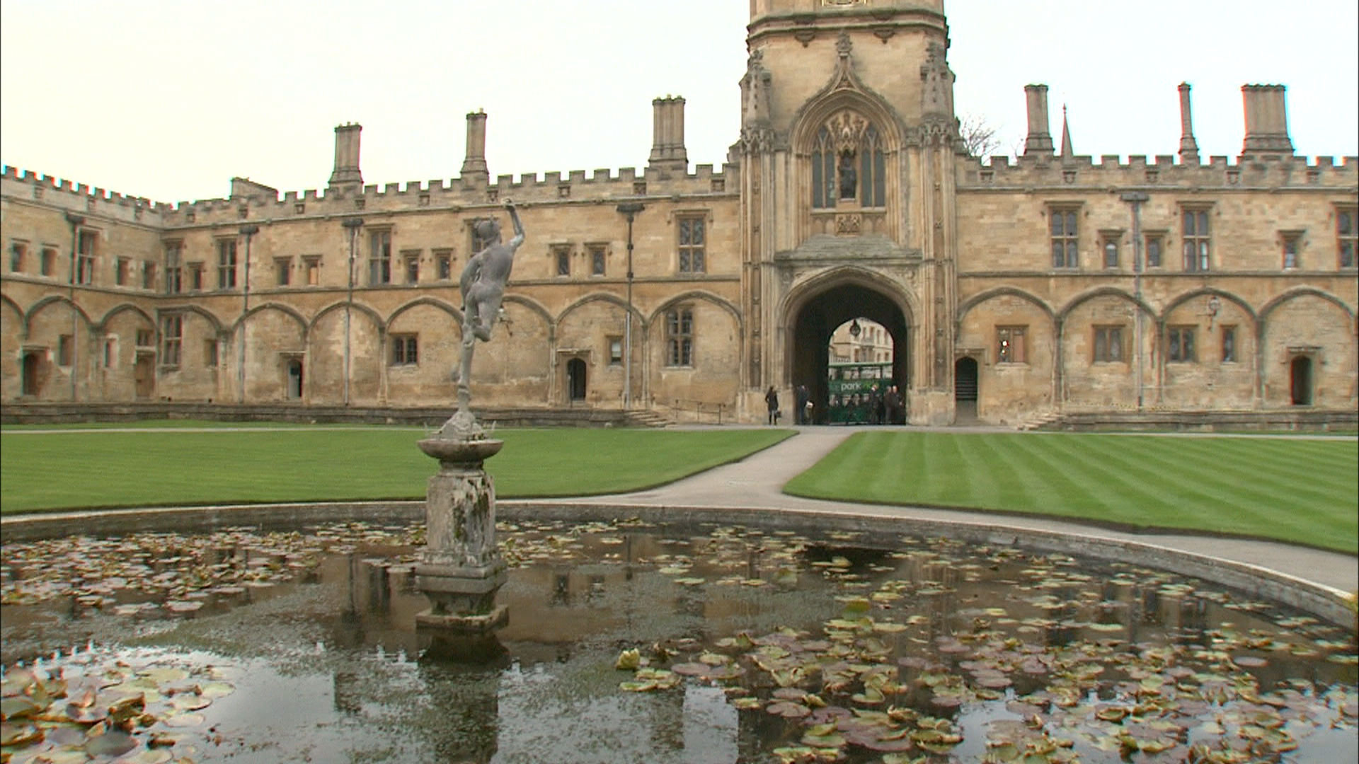 Profesorii care predau Limba Romana la Oxford, cea mai buna universitate din Marea Britanie. 30 de studenti straini urmeaza cursul