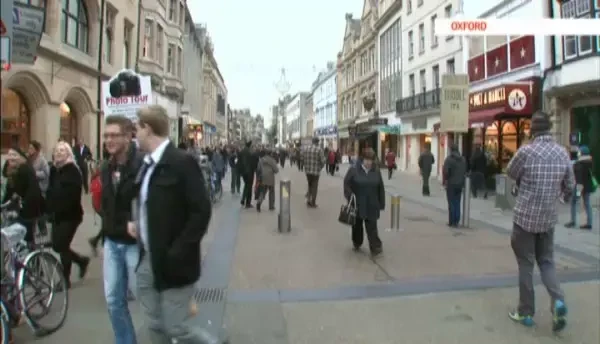 Profesorii care predau Limba Romana la Oxford, cea mai buna universitate din Marea Britanie. 30 de studenti straini urmeaza cursul