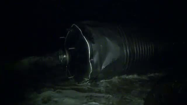 Pericol pentru ambarcatiunile din Marea Neagra. Patru rezervoare imense plutesc in deriva langa tarm