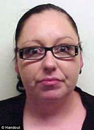 Americanca arestata dupa ce politistii i-au descoperit ascunse in sutien 170 de pachete de droguri