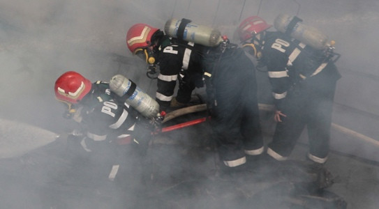 Incendiu puternic la un mall din Brasov, angajatii si cumparatorii, evacuati