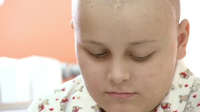 "Daruieste viata": Ajuta-l pe Emanuel sa poata face radioterapie 3D in Romania