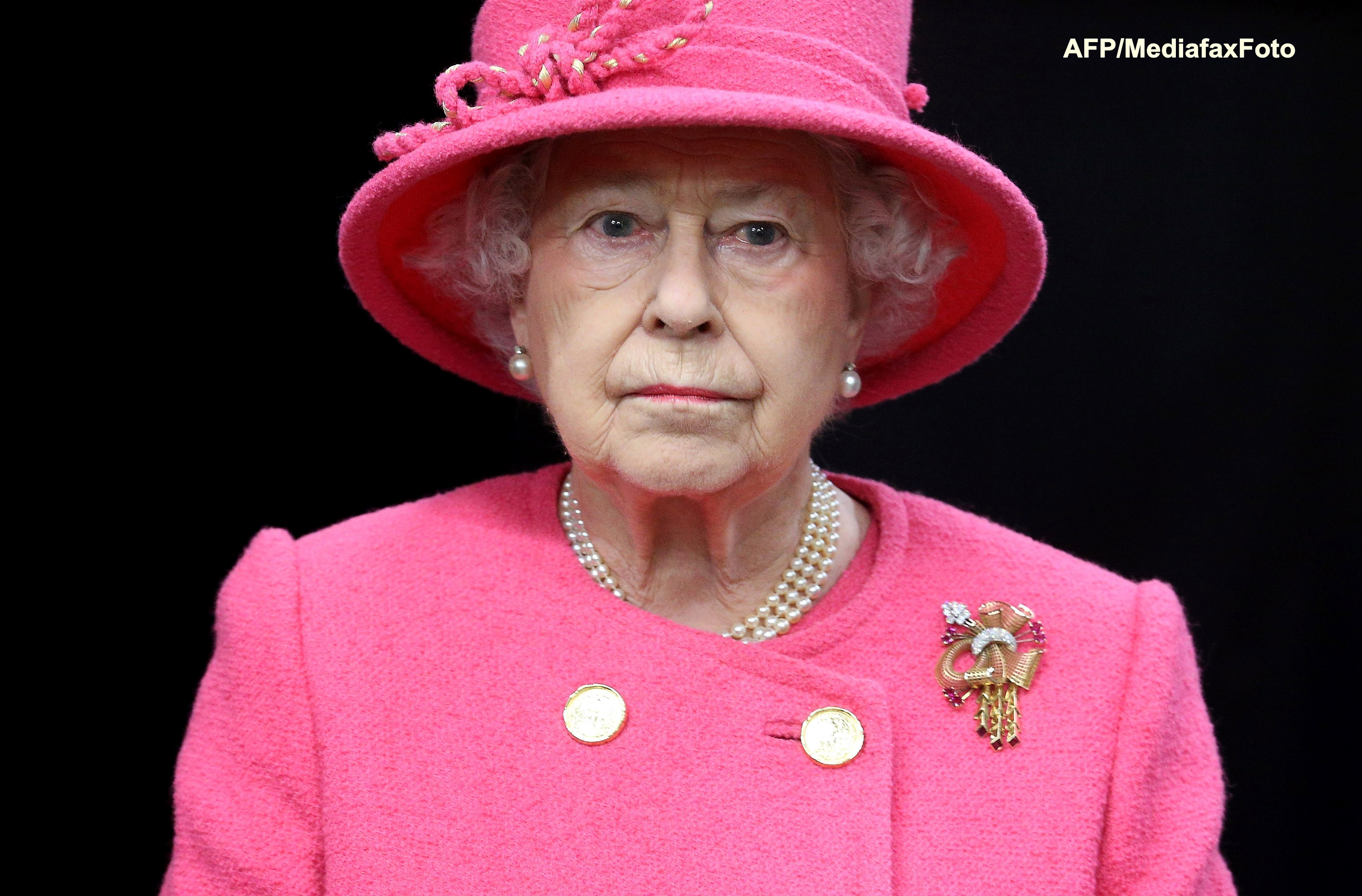 Presa din Marea Britanie scrie ca patru islamisti planuiau sa o asasineze pe regina Elisabeta, in acest weekend