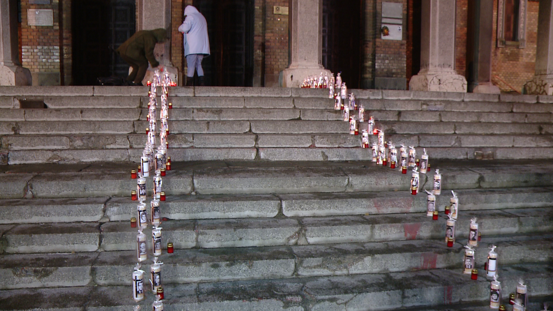 Timisorenii vor sa aprinda lumanari pe treptele Catedralei Mitropolitane: "Ni s-a mai furat ceva"