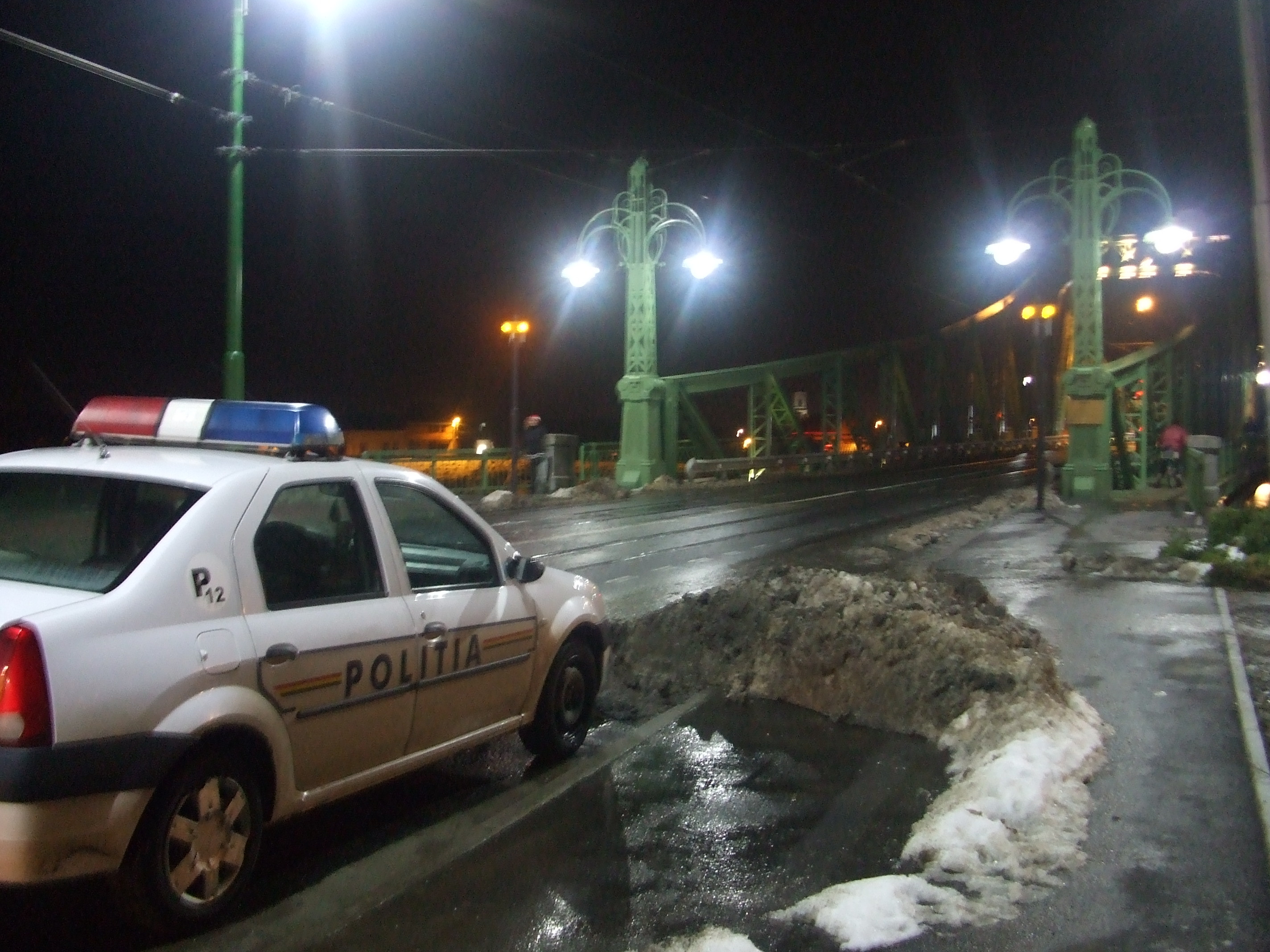 Martorul unei tragedii.Un sofer din Arad sustine ca a vazut un barbat care s-a aruncat in raul Mures