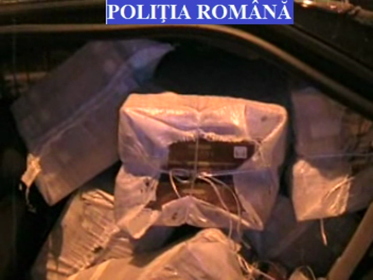 Cantitate impresionanta de tigari de contrabanda: peste 12000 de pachete au fost gasite de politisti