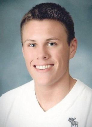 A vrut sa-si faca amici,dar a sfarsit tragic.Drama unui tanar care voia sa faca parte dintr-o fratie