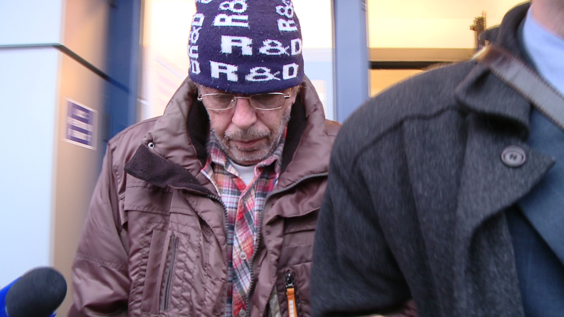 Un barbat a fost prins in flagrant in timp ce incerca sa obtina un credit cu un cupon de pensie fals