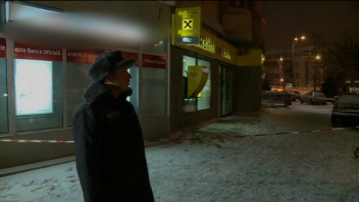 Doi barbati si cate o jumatate de cutit. Incercarea unor indivizi de a jefui o banca in Capitala