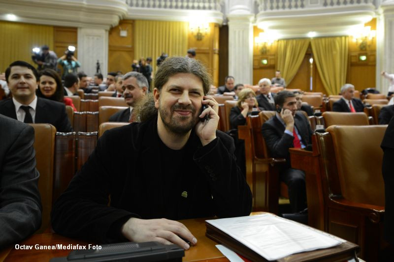 Deputatul Remus Cernea a optat pentru juramantul fara formula religioasa