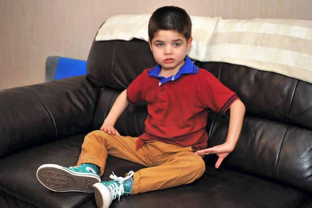 Copilul care si-a mancat camera la propriu. Ce surpriza i-au pregatit parintii de Craciun