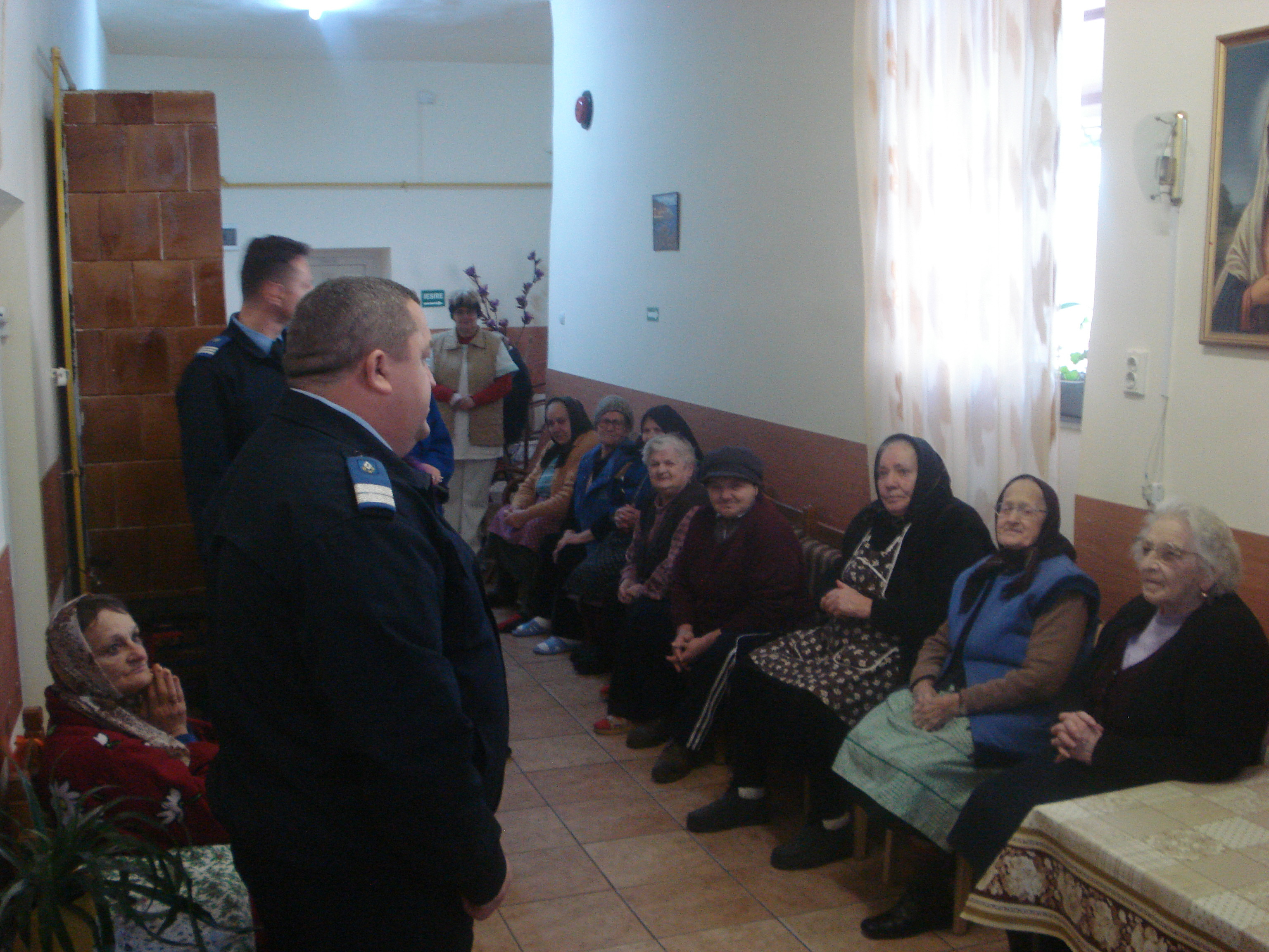 Persoanele varstnice au fost colindate in prag de sarbatori