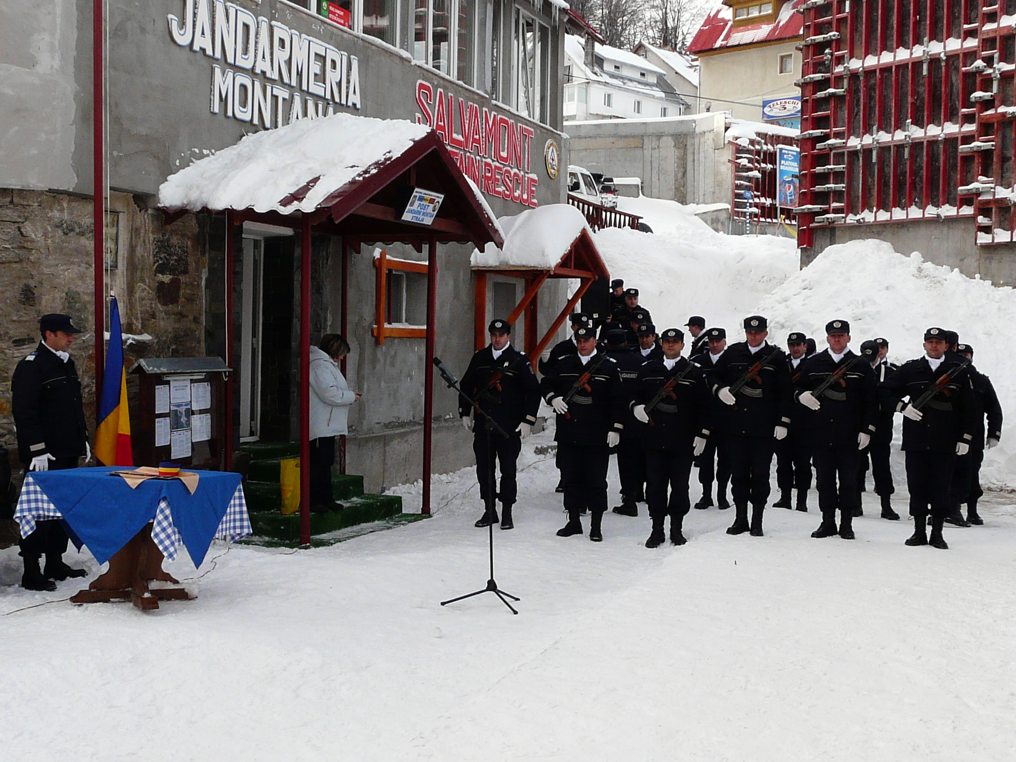 Jandarmii montani din Straja s-au mutat in casa noua. Vor putea ajunge mai repede la solicitari