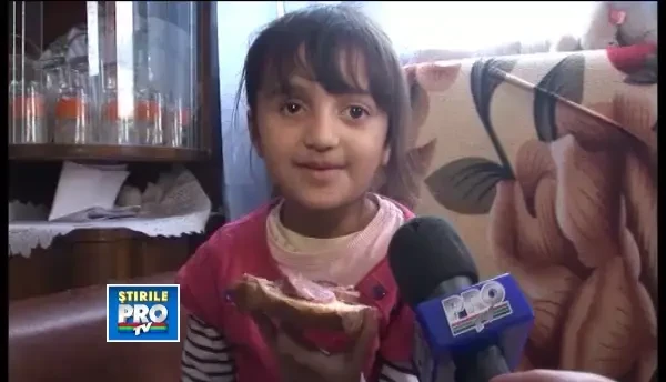 O vaduva din Bistrita-Nasaud isi creste cu greu copiii. Una dintre fetite este grav bolnava