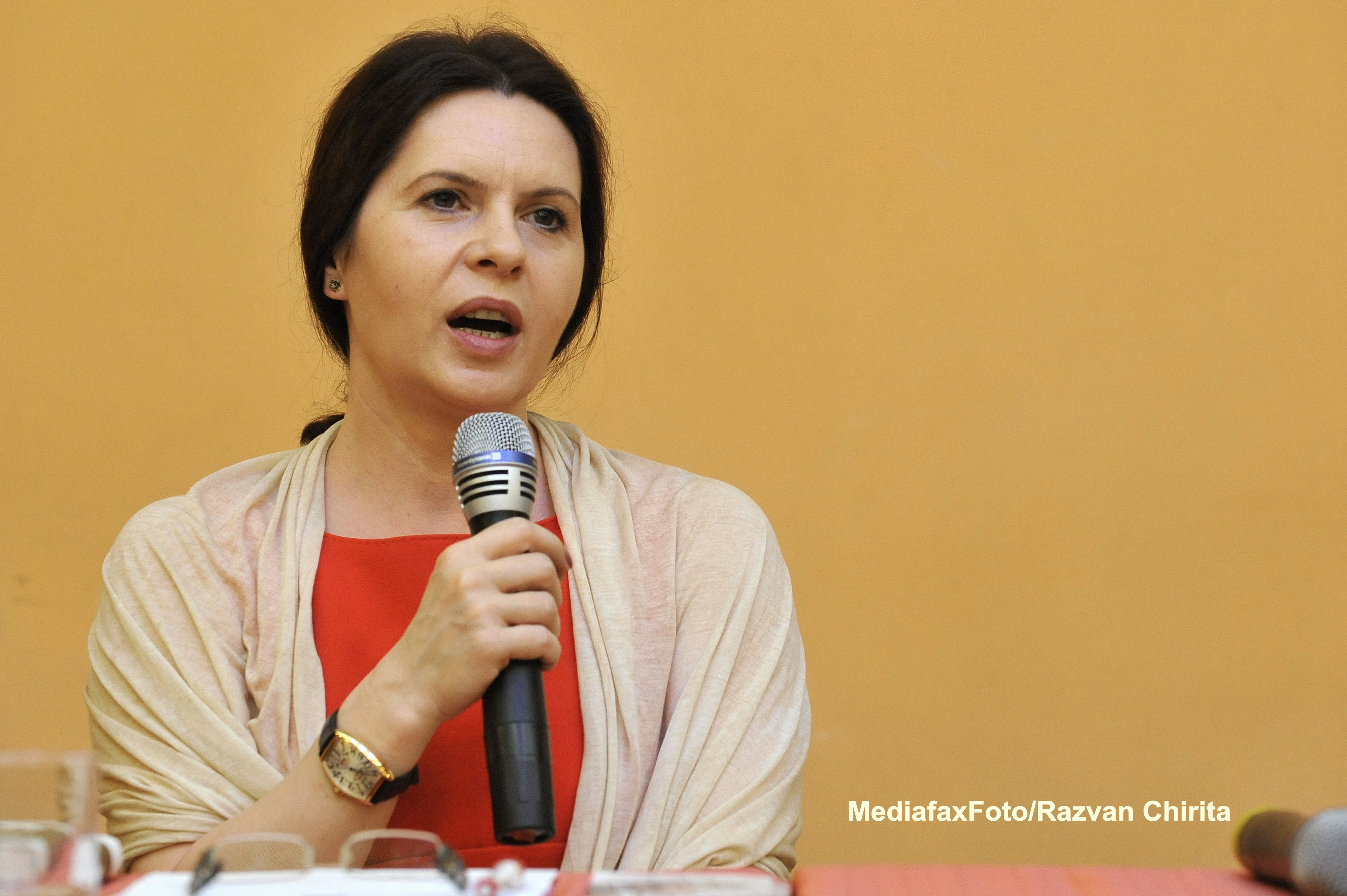 PDL cere Guvernului sa renunte la intentia majorarii cotei unice si ameninta cu motiune de cenzura