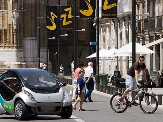 Inventia care spulbera problema lipsei locurilor de parcare: masina care se pliaza GALERIE FOTO