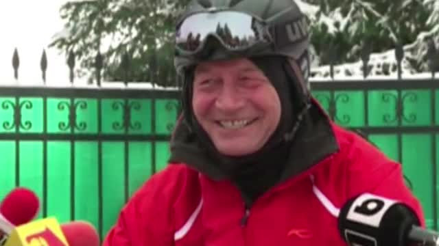 Ce cadouri asteapta Basescu de Craciun: "S-ar putea sa primesc o pijama si o pereche de sosete"