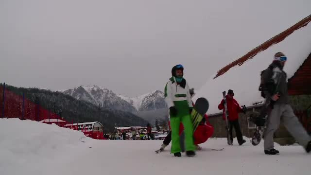 Peste 20.000 de turisti pe Valea Prahovei. Zapada este buna, indiferent de statiune