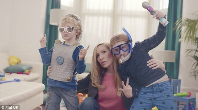 Are peste 1 milion de vizualizari intr-o saptamana: Viata unei mame in ritm de HIP HOP! VIDEO