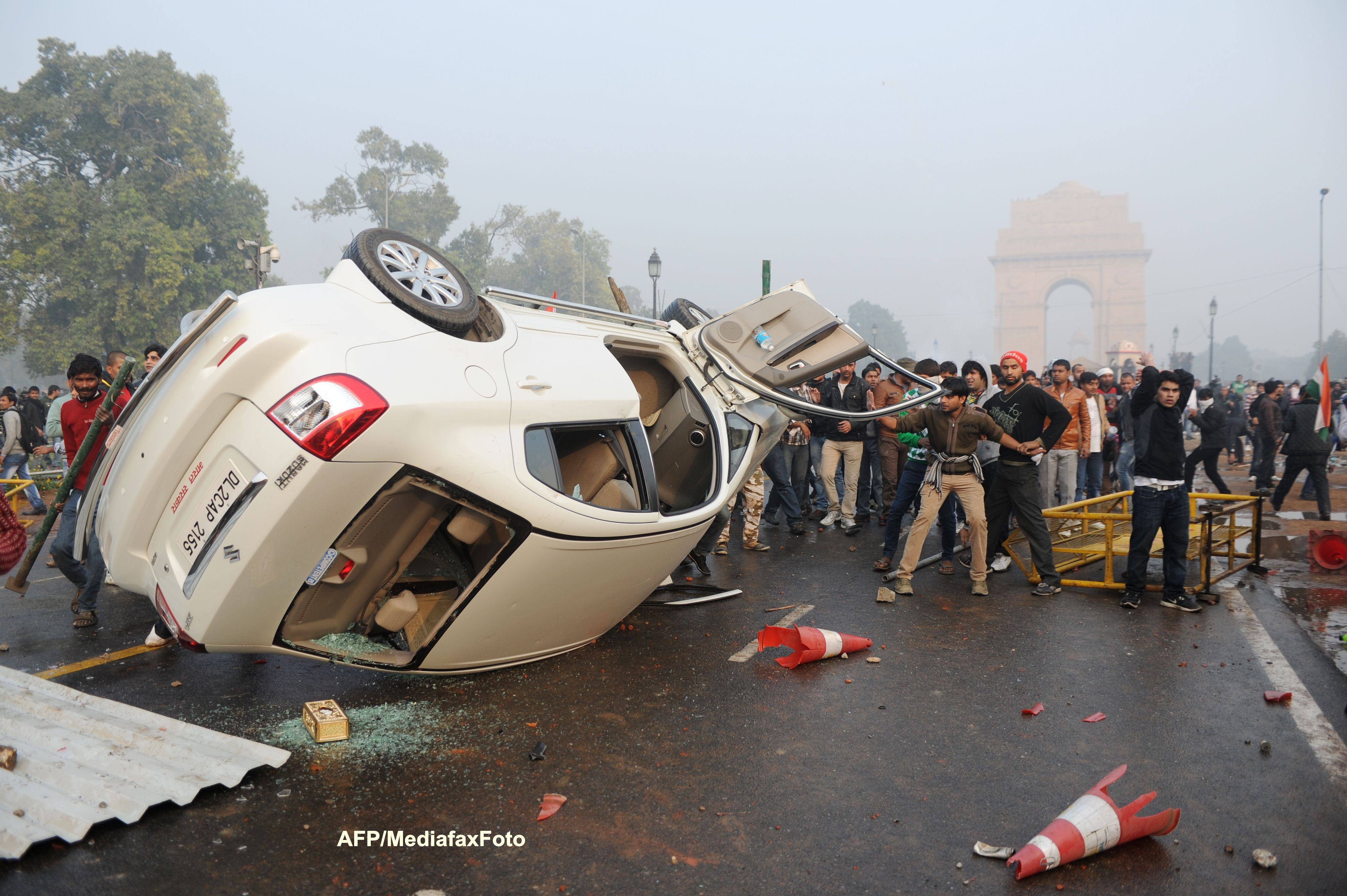 Premierul indian face apel la calm in urma manifestatiilor provocate de violarea unei tinere