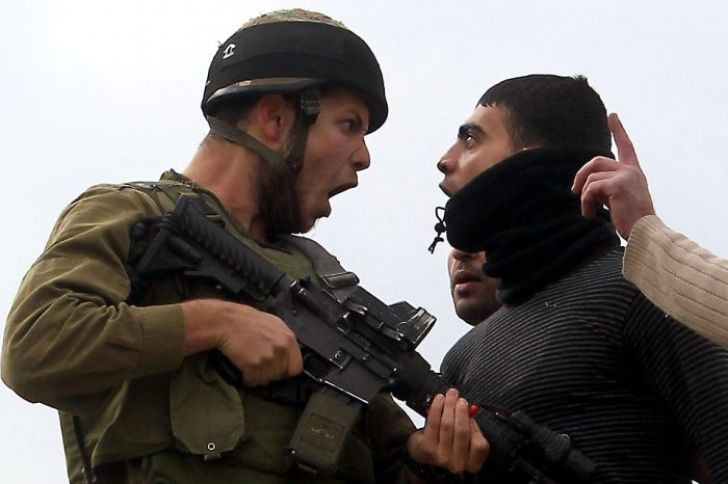 Au inconjurat planeta cu ajutorul retelelor de socializare si au emotionat milioane de oameni: Cele mai puternice 15 fotografii ale anului 2012