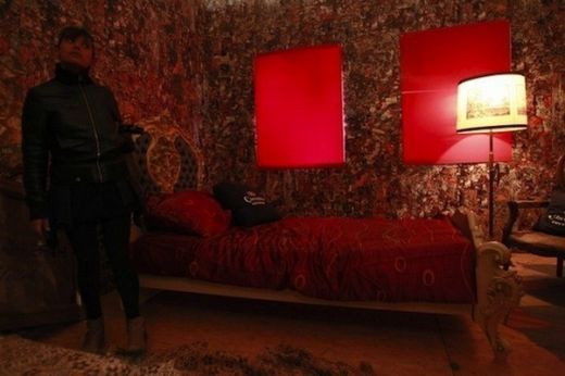 Cum arata hotelul construit din gunoaiele stranse de pe plajele din Europa. E construit la Madrid si are 5 camere GALERIE FOTO