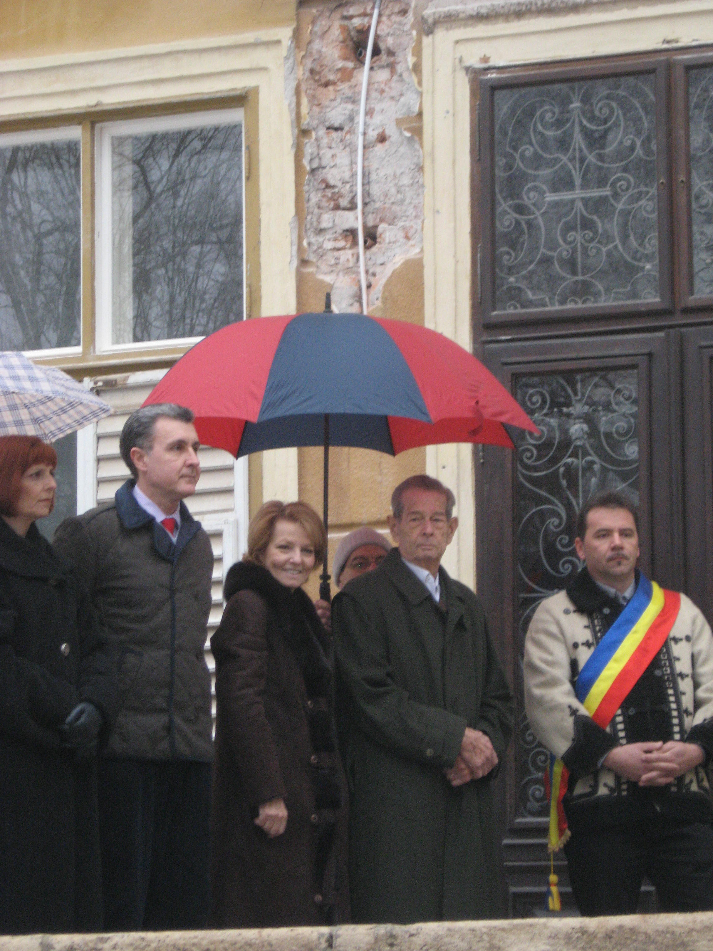 Zeci de colindatori au ajuns azi la castelul de la Savarsin. Masa regala de Craciun a fost pregatita