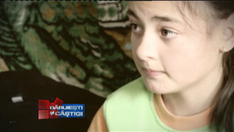 Daruiesti si castigi: Roxana, o fata de 11 ani coplesita de suferinta, isi doreste de Craciun lumina