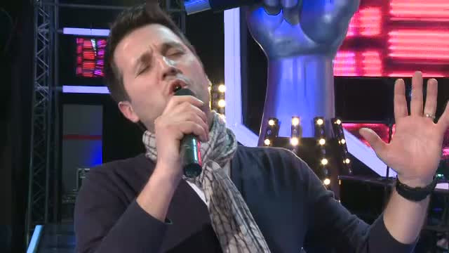 Ce face Andi Moisescu intre aparitiile de la Romanii au talent. Cum i-a facut pe 13.000 de oameni sa rada