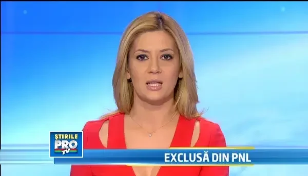 Mos Craciun a vizitat mai multe locuinte din Bacau. Copiii l-au primit cu piese de teatru si colinde