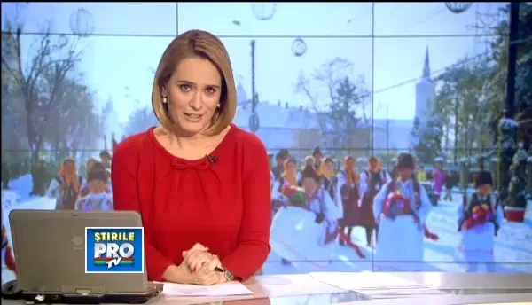 Gigi Becali, la un pas sa fie linsat de colindatori. Sute de oameni s-au imbulzit pentru 50 de lei