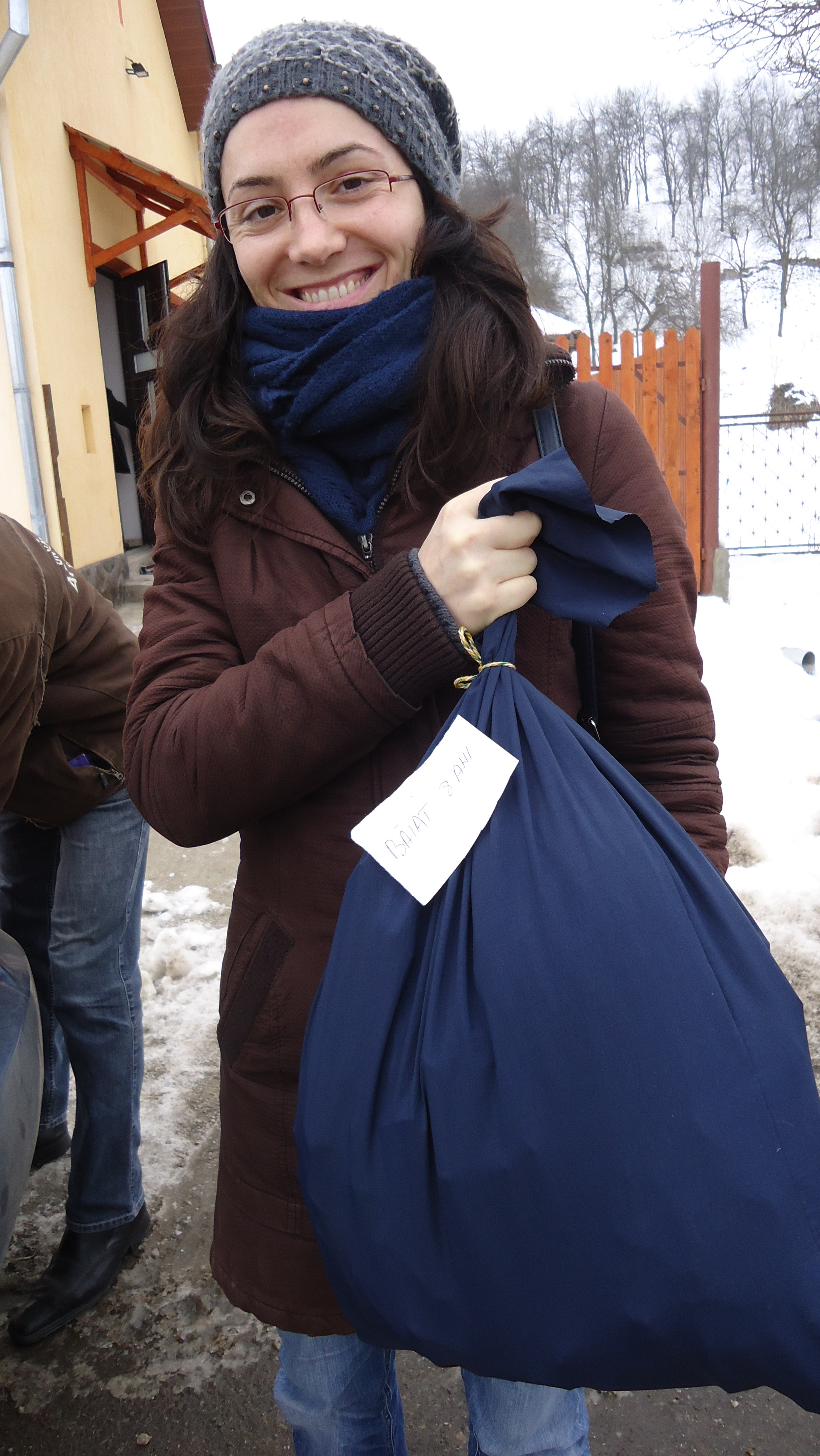 Mos Craciun a ajuns in satele Morlaca si Dabaca din judetul Cluj