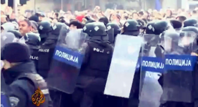 Lupte de strada in Macedonia intre parlamentari, din cauza bugetului pe 2013. 8 persoane sunt ranite