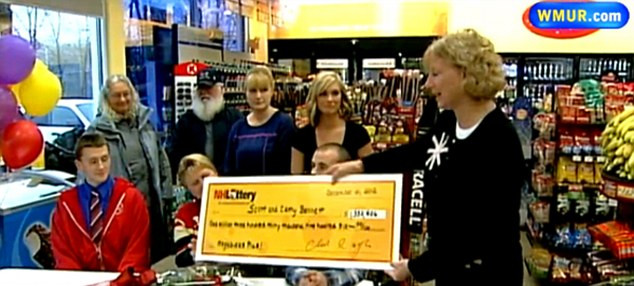 Milionar din greseala. Un barbat a castigat la loterie dupa ce vanzatoarea i-a dat alte bilete