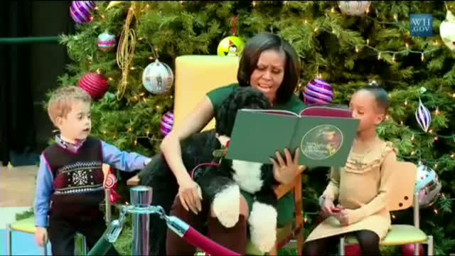 Michelle Obama le-a citit povesti unor copii bolnavi.Cainele prezidential a stat cuminte in poala ei