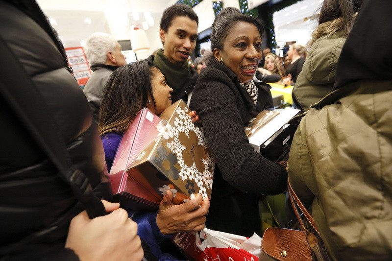 "Boxing Day", ziua celor mai mari reduceri din an. Milioane de britanici s-au inghesuit in magazine