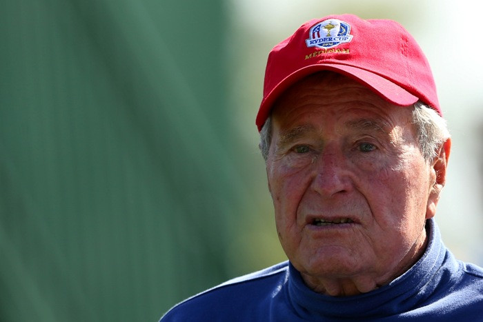 Starea de sanatate a lui George Bush s-a deteriorat. E sub supraveghere la terapie intensiva