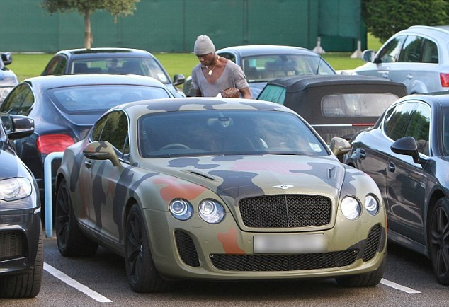 BALOTELLI i-a innebunit de tot. Motivul incredibil pentru care BENTLEY si-a concediat PREOTUL