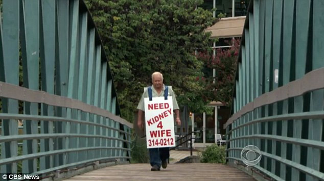 Cea mai frumoasa dovada de dragoste, dupa 57 de ani de casnicie. Ce gest face acest barbat