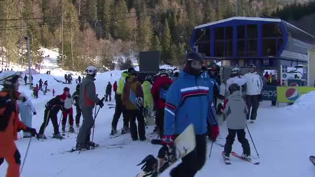 Revelion stil Hollywood la Castelul Cantacuzino. Turistii platesc pentru a fi urmariti de paparazzi