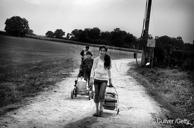 FOTOREPORTAJ. A treia migratie a tiganilor spre Vest. Declaratiile dure ale Frantei in 2012