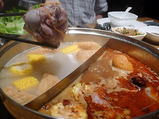 Mancarea consumata cu ocazia sarbatorilor i-a facut o gaura in stomac. Ce a ales barbatul