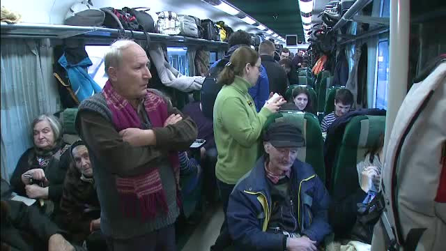 Cum a aratat un tren Suceava - Bucuresti, dupa ce CFR a vandut mai multe bilete pentru acelasi loc